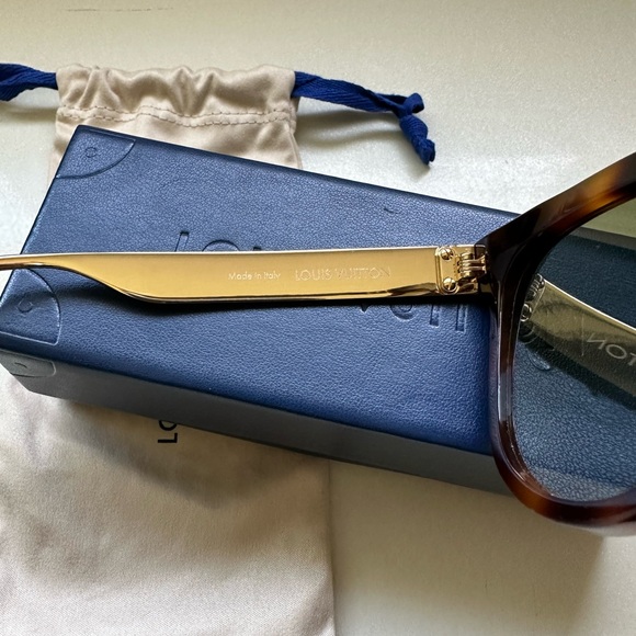 Louis Vuitton Sunglasses - Picture 5 of 7